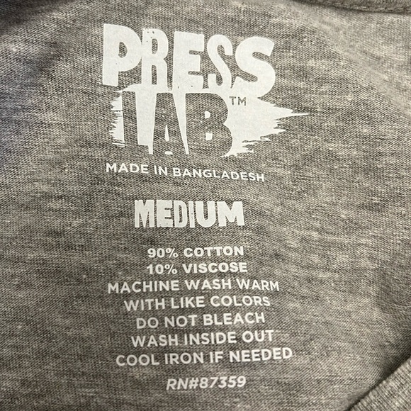 IRISH TODAY HUNGOVER TOMORROW Tee * T-Shirt * Gray with Green * UNISEX sz Medium - Picture 4 of 4